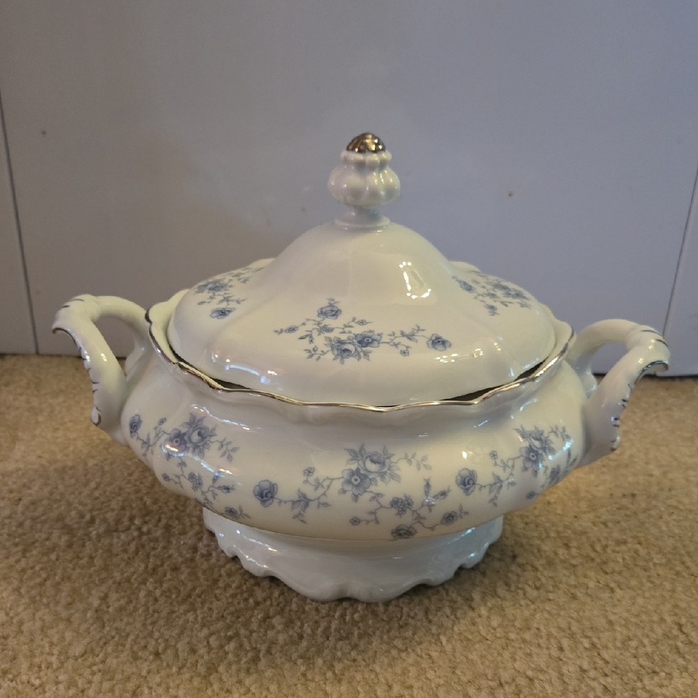 Elegant White With Blue Flowers, Soup Or Cassarole Dish, From The 1950s.